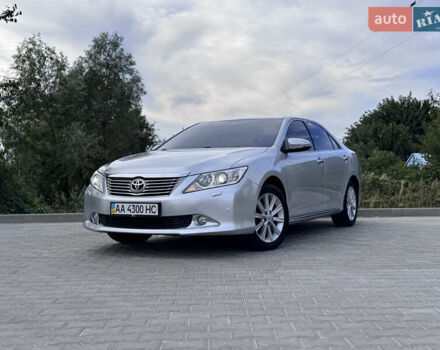 Тойота Камри 2012 в Киеве на Automoto.ua Серый Тойота Камри, объемом двигателя 2.49 л и пробегом 198 тыс. км за 15490 $, фото 2 на Automoto.ua