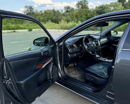 Серый Тойота Камри, объемом двигателя 2.49 л и пробегом 240 тыс. км за 12900 $, фото 4 на Automoto.ua