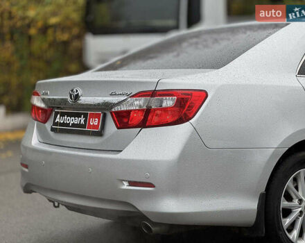 Серый Тойота Камри, объемом двигателя 2.5 л и пробегом 213 тыс. км за 14490 $, фото 10 на Automoto.ua