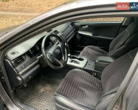 Серый Тойота Камри, объемом двигателя 2.49 л и пробегом 367 тыс. км за 10500 $, фото 6 на Automoto.ua