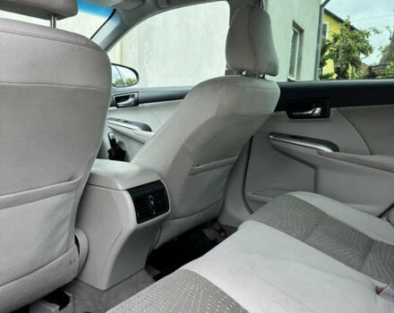 Серый Тойота Камри, объемом двигателя 2.49 л и пробегом 290 тыс. км за 9500 $, фото 61 на Automoto.ua