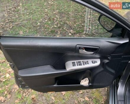 Серый Тойота Камри, объемом двигателя 2.49 л и пробегом 367 тыс. км за 10500 $, фото 5 на Automoto.ua