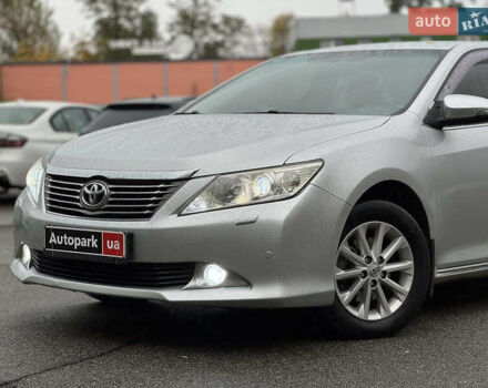 Серый Тойота Камри, объемом двигателя 2.5 л и пробегом 213 тыс. км за 14490 $, фото 2 на Automoto.ua