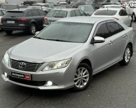 Серый Тойота Камри, объемом двигателя 2.5 л и пробегом 213 тыс. км за 14490 $, фото 1 на Automoto.ua