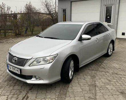Сірий Тойота Камрі, об'ємом двигуна 2.5 л та пробігом 136 тис. км за 16500 $, фото 1 на Automoto.ua