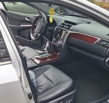 Серый Тойота Камри, объемом двигателя 2.49 л и пробегом 183 тыс. км за 14000 $, фото 12 на Automoto.ua