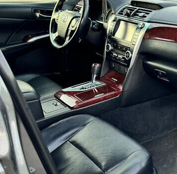 Серый Тойота Камри, объемом двигателя 2.49 л и пробегом 240 тыс. км за 12900 $, фото 9 на Automoto.ua