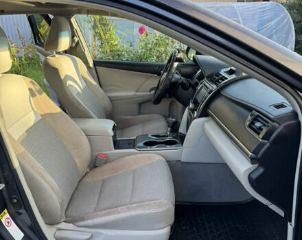 Серый Тойота Камри, объемом двигателя 2.49 л и пробегом 290 тыс. км за 9500 $, фото 41 на Automoto.ua