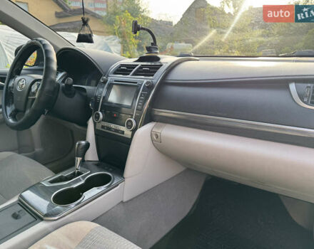 Серый Тойота Камри, объемом двигателя 2.49 л и пробегом 290 тыс. км за 9500 $, фото 17 на Automoto.ua