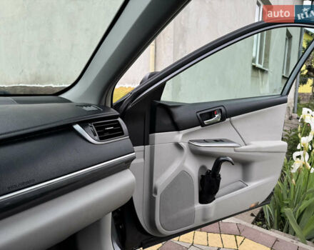 Серый Тойота Камри, объемом двигателя 2.49 л и пробегом 290 тыс. км за 9500 $, фото 55 на Automoto.ua