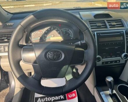 Серый Тойота Камри, объемом двигателя 2.5 л и пробегом 323 тыс. км за 9990 $, фото 17 на Automoto.ua