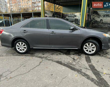 Серый Тойота Камри, объемом двигателя 2.49 л и пробегом 220 тыс. км за 8500 $, фото 2 на Automoto.ua