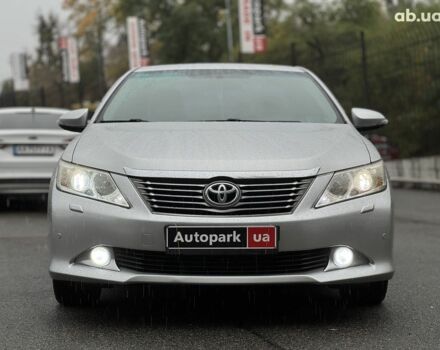 Серый Тойота Камри, объемом двигателя 2.5 л и пробегом 213 тыс. км за 14490 $, фото 3 на Automoto.ua