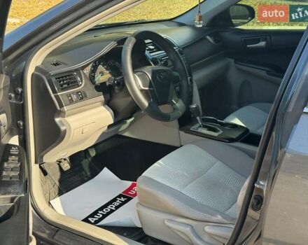 Серый Тойота Камри, объемом двигателя 2.5 л и пробегом 323 тыс. км за 9990 $, фото 8 на Automoto.ua