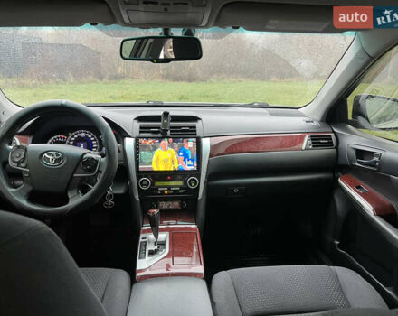Серый Тойота Камри, объемом двигателя 2.49 л и пробегом 282 тыс. км за 13000 $, фото 4 на Automoto.ua