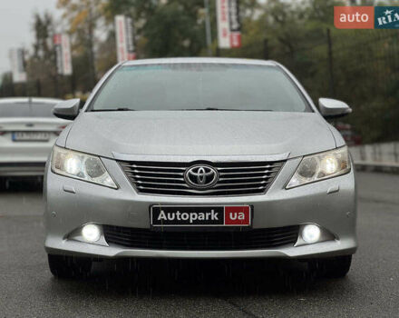Серый Тойота Камри, объемом двигателя 2.5 л и пробегом 213 тыс. км за 14490 $, фото 3 на Automoto.ua