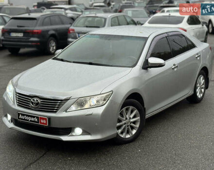Серый Тойота Камри, объемом двигателя 2.5 л и пробегом 213 тыс. км за 14490 $, фото 1 на Automoto.ua