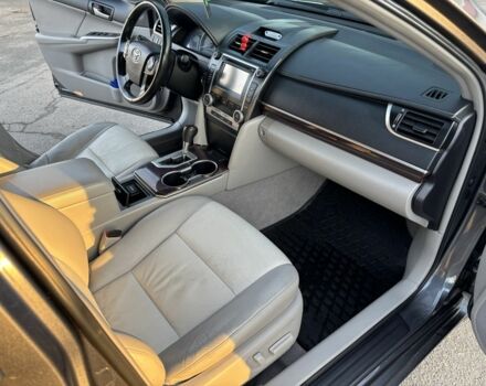 Серый Тойота Камри, объемом двигателя 2.5 л и пробегом 190 тыс. км за 11800 $, фото 12 на Automoto.ua