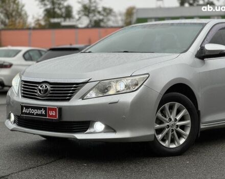 Серый Тойота Камри, объемом двигателя 2.5 л и пробегом 213 тыс. км за 14490 $, фото 2 на Automoto.ua