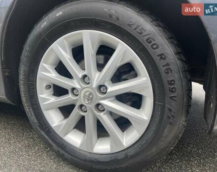 Серый Тойота Камри, объемом двигателя 2.5 л и пробегом 188 тыс. км за 15800 $, фото 2 на Automoto.ua