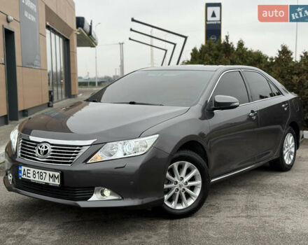 Серый Тойота Камри, объемом двигателя 2.5 л и пробегом 198 тыс. км за 13999 $, фото 12 на Automoto.ua