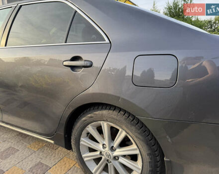 Серый Тойота Камри, объемом двигателя 2.49 л и пробегом 290 тыс. км за 9500 $, фото 2 на Automoto.ua