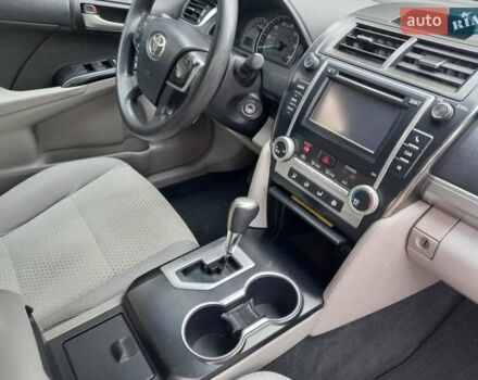 Серый Тойота Камри, объемом двигателя 2.49 л и пробегом 268 тыс. км за 9000 $, фото 10 на Automoto.ua