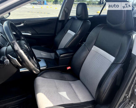 Серый Тойота Камри, объемом двигателя 2.49 л и пробегом 198 тыс. км за 12500 $, фото 15 на Automoto.ua