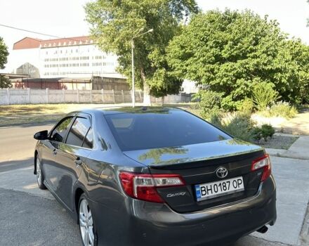 Серый Тойота Камри, объемом двигателя 2.5 л и пробегом 300 тыс. км за 7900 $, фото 2 на Automoto.ua