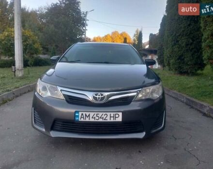 Тойота Камрі 2013 у Хмельницькому на Automoto.ua Сірий Тойота Камрі, об'ємом двигуна 2.5 л та пробігом 137 тис. км за 9900 $, фото 1 на Automoto.ua