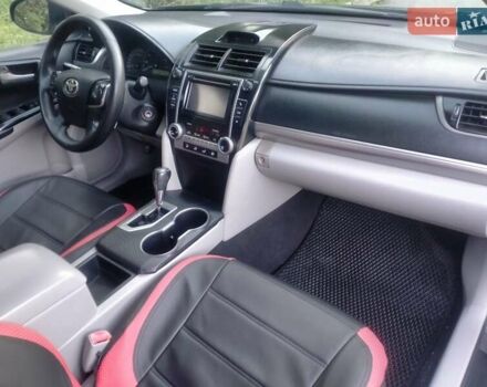 Тойота Камрі 2013 у Хмельницькому на Automoto.ua Сірий Тойота Камрі, об'ємом двигуна 2.5 л та пробігом 137 тис. км за 9900 $, фото 37 на Automoto.ua