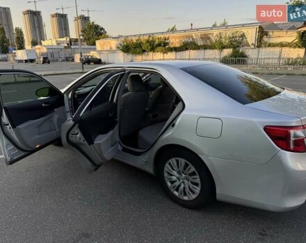 Сірий Тойота Камрі, об'ємом двигуна 2.49 л та пробігом 225 тис. км за 11500 $, фото 9 на Automoto.ua