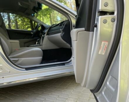 Серый Тойота Камри, объемом двигателя 2.5 л и пробегом 141 тыс. км за 12500 $, фото 14 на Automoto.ua