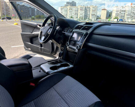 Серый Тойота Камри, объемом двигателя 2.49 л и пробегом 198 тыс. км за 12500 $, фото 17 на Automoto.ua