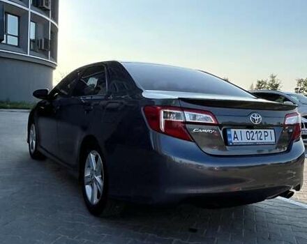 Серый Тойота Камри, объемом двигателя 2.49 л и пробегом 195 тыс. км за 12500 $, фото 5 на Automoto.ua