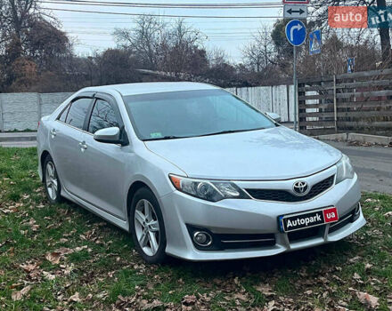 Сірий Тойота Камрі, об'ємом двигуна 2.5 л та пробігом 297 тис. км за 10390 $, фото 2 на Automoto.ua