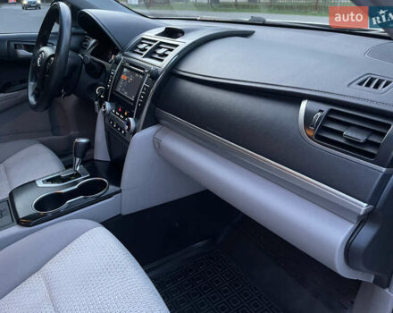 Серый Тойота Камри, объемом двигателя 2.5 л и пробегом 139 тыс. км за 13000 $, фото 22 на Automoto.ua