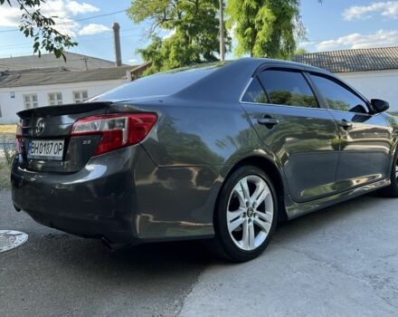 Серый Тойота Камри, объемом двигателя 2.5 л и пробегом 300 тыс. км за 7900 $, фото 1 на Automoto.ua