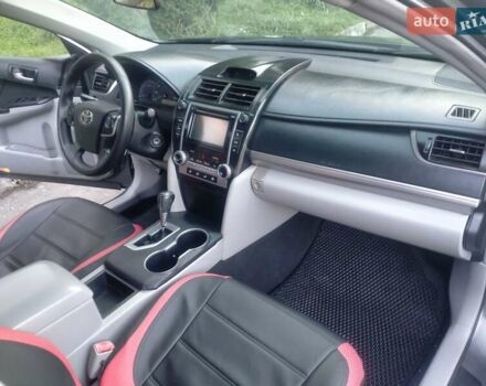 Тойота Камрі 2013 у Хмельницькому на Automoto.ua Сірий Тойота Камрі, об'ємом двигуна 2.5 л та пробігом 137 тис. км за 9900 $, фото 39 на Automoto.ua