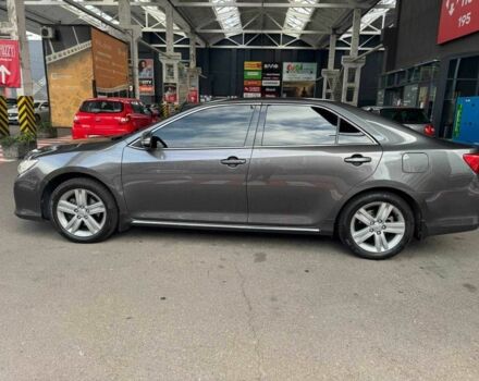 Серый Тойота Камри, объемом двигателя 2.5 л и пробегом 225 тыс. км за 12300 $, фото 1 на Automoto.ua