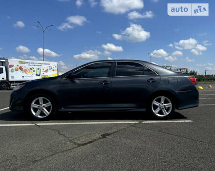 Серый Тойота Камри, объемом двигателя 2.49 л и пробегом 198 тыс. км за 12500 $, фото 2 на Automoto.ua