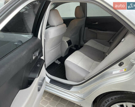 Серый Тойота Камри, объемом двигателя 2.5 л и пробегом 139 тыс. км за 13000 $, фото 15 на Automoto.ua