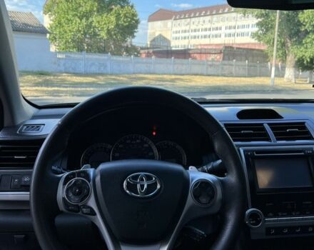 Серый Тойота Камри, объемом двигателя 2.5 л и пробегом 300 тыс. км за 7900 $, фото 5 на Automoto.ua