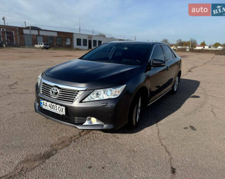 Сірий Тойота Камрі, об'ємом двигуна 2.5 л та пробігом 240 тис. км за 12999 $, фото 1 на Automoto.ua