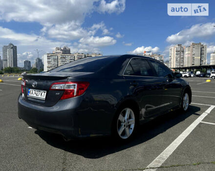 Серый Тойота Камри, объемом двигателя 2.49 л и пробегом 198 тыс. км за 12500 $, фото 5 на Automoto.ua