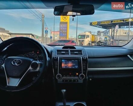 Серый Тойота Камри, объемом двигателя 2.49 л и пробегом 230 тыс. км за 9800 $, фото 19 на Automoto.ua