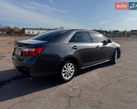 Тойота Камри 2013 в Киеве на Automoto.ua Серый Тойота Камри, объемом двигателя 2.49 л и пробегом 192 тыс. км за 12999 $, фото 5 на Automoto.ua