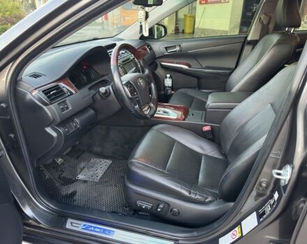 Серый Тойота Камри, объемом двигателя 2.5 л и пробегом 250 тыс. км за 12000 $, фото 3 на Automoto.ua