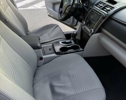 Сірий Тойота Камрі, об'ємом двигуна 2.49 л та пробігом 225 тис. км за 11500 $, фото 15 на Automoto.ua