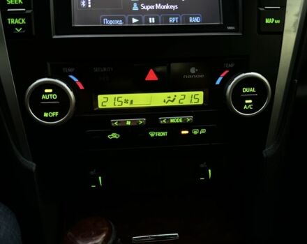 Серый Тойота Камри, объемом двигателя 2.5 л и пробегом 250 тыс. км за 12000 $, фото 18 на Automoto.ua